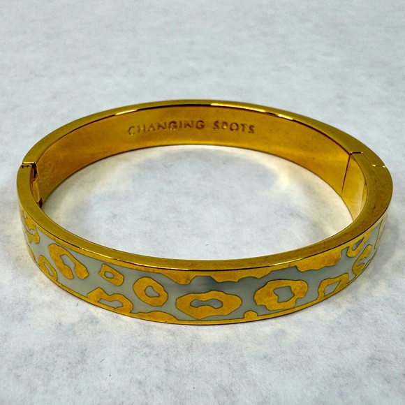 KATE SPADE Changing Spots White & Gold Leopard Hinged Bangle Bracelet - Picture 4 of 5